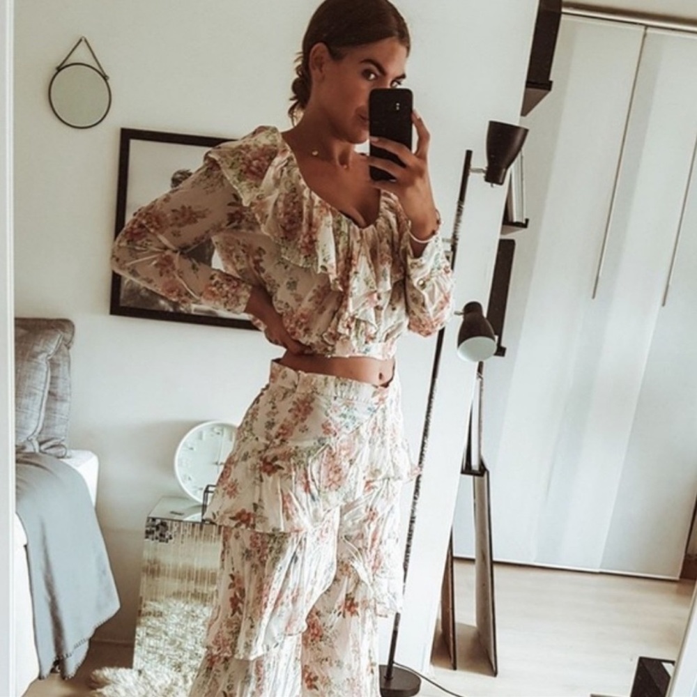 Zara floral ruffle blouse and high rise ruffle pant set💐